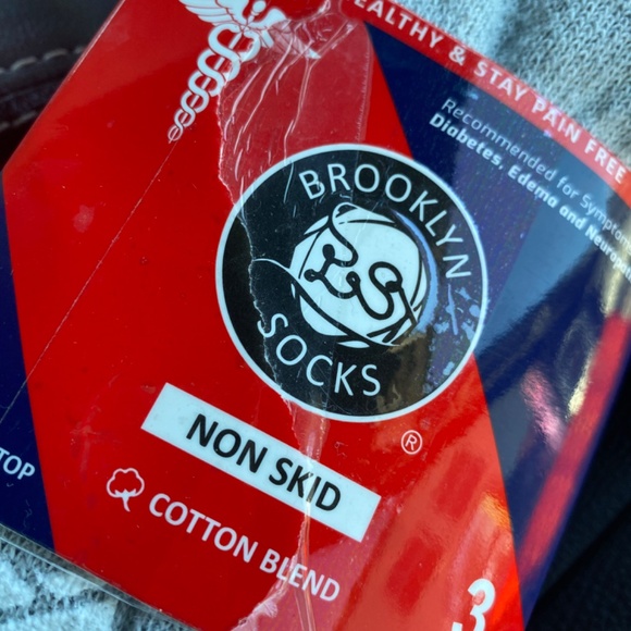 NWT Brooklyn Socks Non-Skid Socks 10-13 (fits shoe size 9.5-12) - Picture 6 of 6